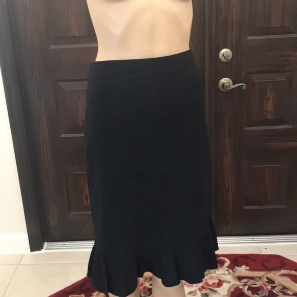 Black pencil skirt flared on the bottom size S - Picture 1 of 5